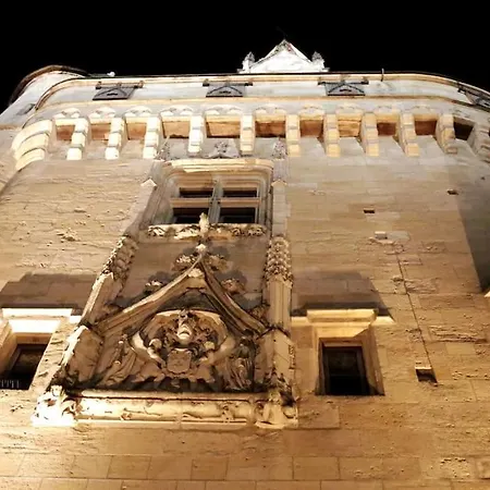 Key To - Fairytale View, 2 Bd + Elevator Bordeaux