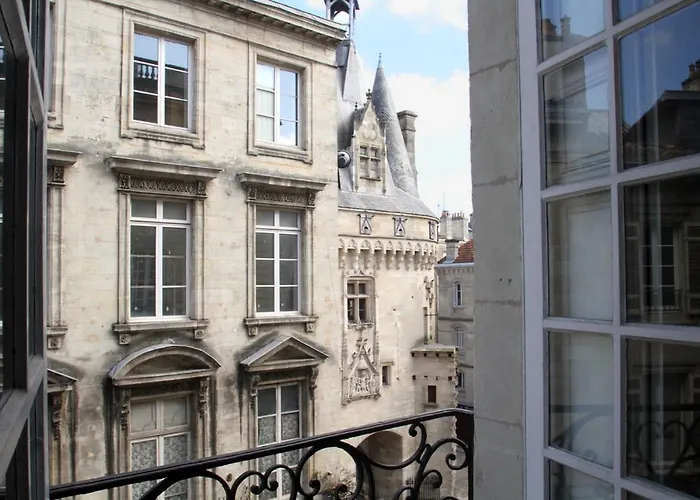 Apartment Key To - Fairytale View, 2 Bd + Elevator *