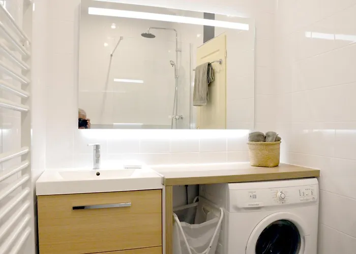 Apartment Key To - Fairytale View, 2 Bd + Elevator *