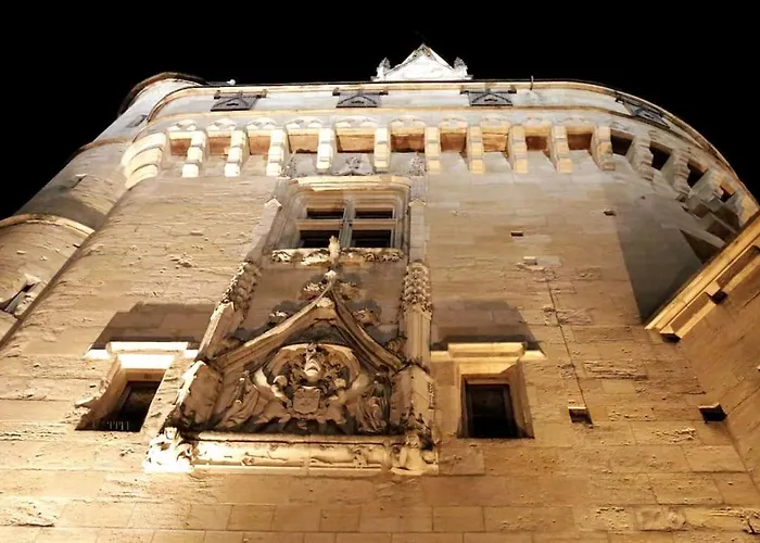 Key To - Fairytale View, 2 Bd + Elevator Μπορντό