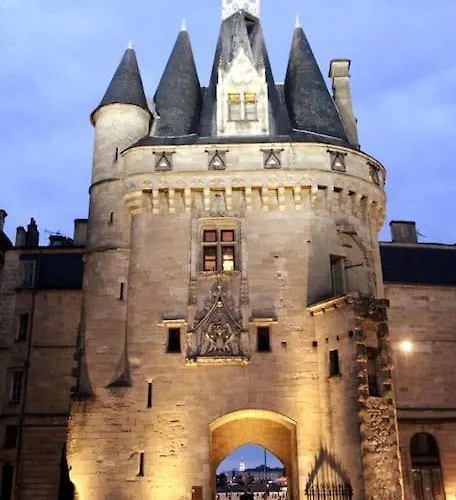 Apartment Key To - Fairytale View, 2 Bd + Elevator *