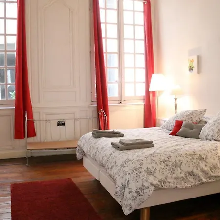 Key To - Fairytale View, 2 Bd + Elevator 아파트