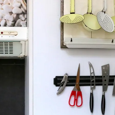 Key To - Fairytale View, 2 Bd + Elevator 아파트 보르도