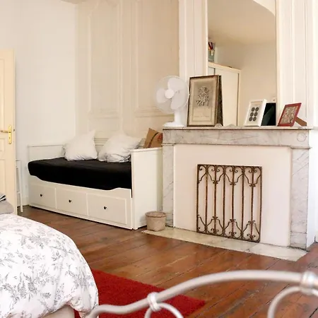 Key To - Fairytale View, 2 Bd + Elevator 아파트 보르도