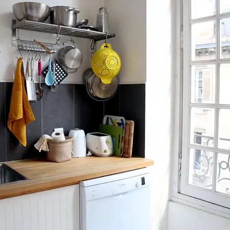 Key To - Fairytale View, 2 Bd + Elevator *