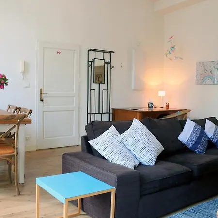 Key To - Fairytale View, 2 Bd + Elevator