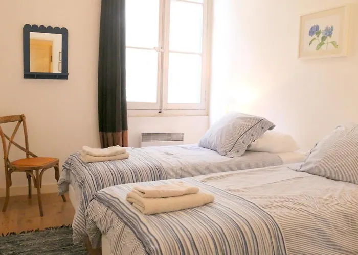 Apartment Key To - Fairytale View, 2 Bd + Elevator Bordeaux