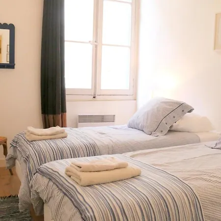 Apartment Key To - Fairytale View, 2 Bd + Elevator Bordeaux