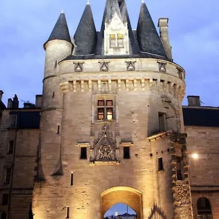 Apartment Key To - Fairytale View, 2 Bd + Elevator *