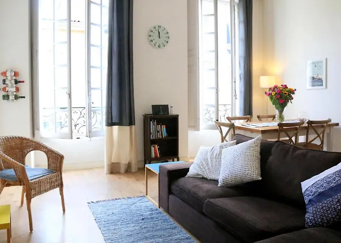 Key To - Fairytale View, 2 Bd + Elevator Apartment