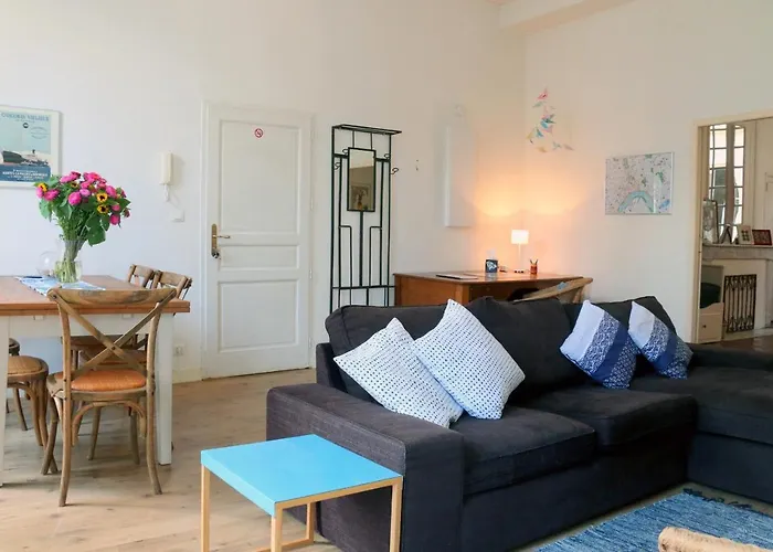 Key To - Fairytale View, 2 Bd + Elevator